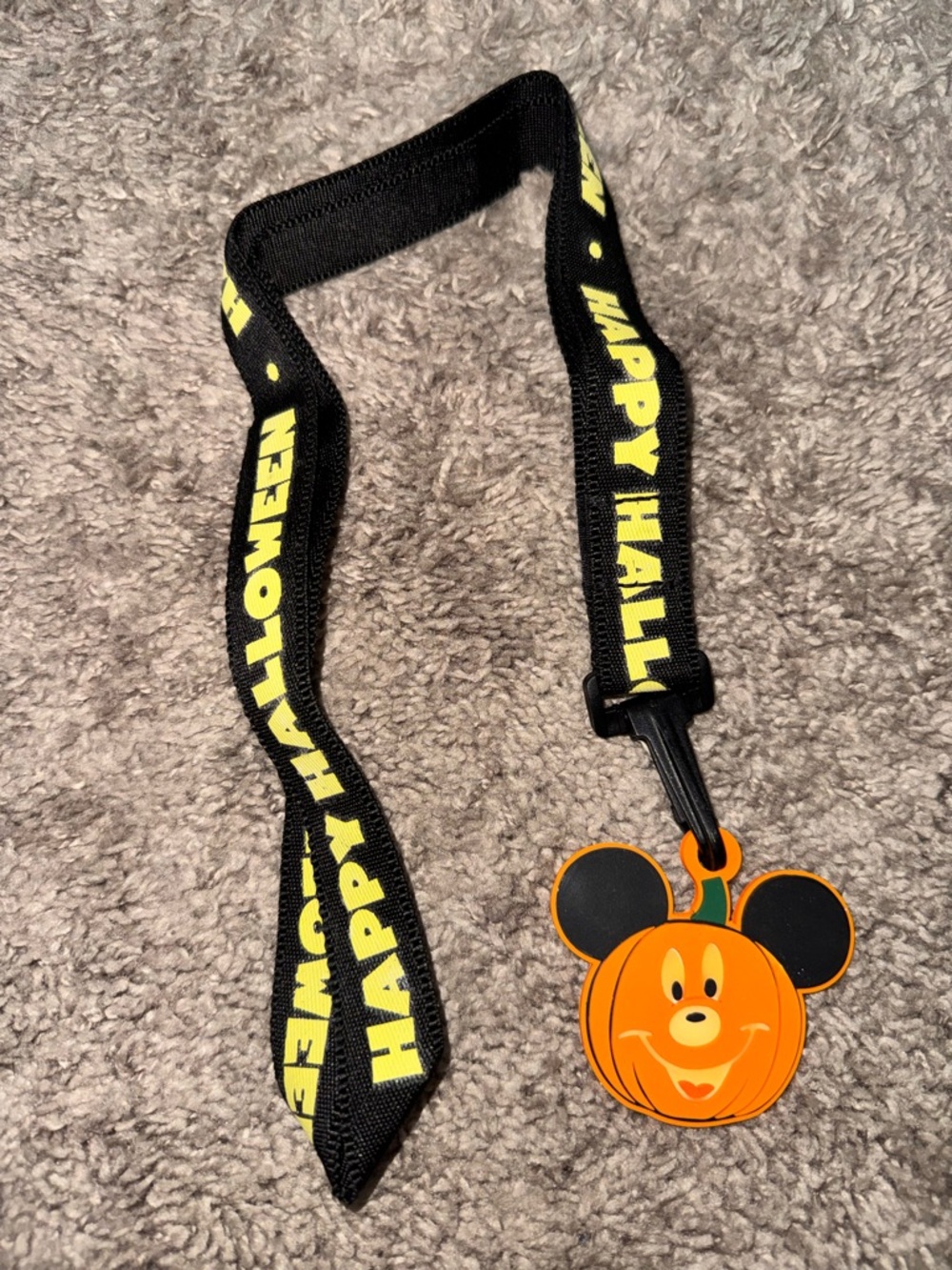 Disney 16404 WDW - Halloween Lanyard Mickey Pumpkin Glows. Limited Edition 3000